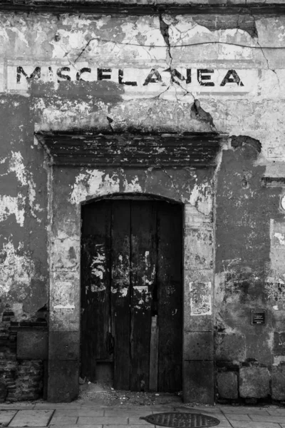 Escala Grises Una Vieja Puerta Casco Antiguo Cerca Chiapas —  Fotos de Stock