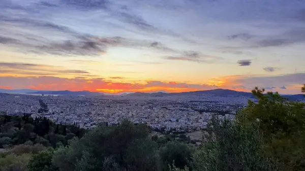 Stojąc Wzgórzu Marsjańskim Krajobraz Śródmieścia Aten Niedaleko Akropolu — Zdjęcie stockowe