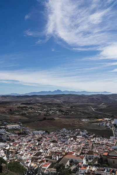 Pionowe Ujęcie Nowoczesnych Budynków Pobliżu Gór Esperze Hiszpania — Zdjęcie stockowe