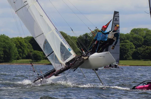 Zwei Personen Auf Einem Boot Während Des Segelwettbewerbs 2022 Rutland — Stockfoto