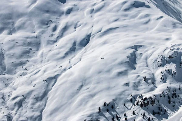 Luftaufnahme Eines Schneebedeckten Berges Mit Tannen Winter — Stockfoto