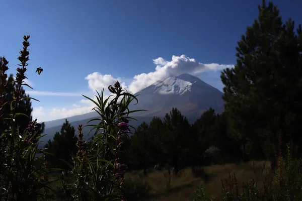 Une Vue Paysage Volcan Popocatepetl Avec Fond Nuageux Ciel — Photo
