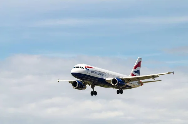 Een Airbus A320 Vliegtuig Van British Airways Luchtvaartmaatschappij Landend Josep — Stockfoto