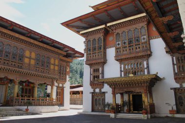 Bhutan 'daki Punakha Dzong sarayındaki binaların cephesi.