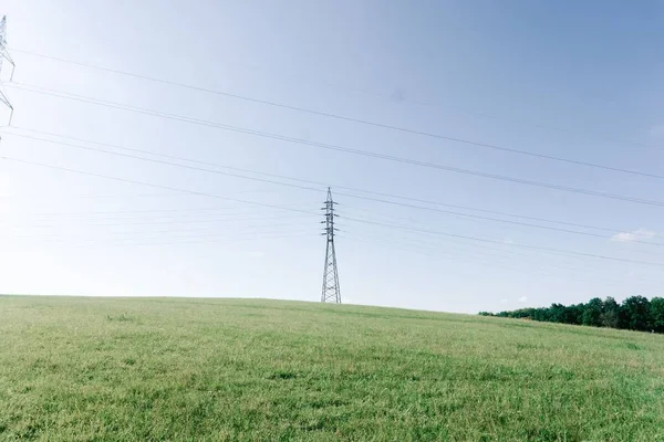Power Transmission Towers Krajobrazie Bieguny Elektryczne Wysokiego Napięcia Liniami Kablowymi — Zdjęcie stockowe
