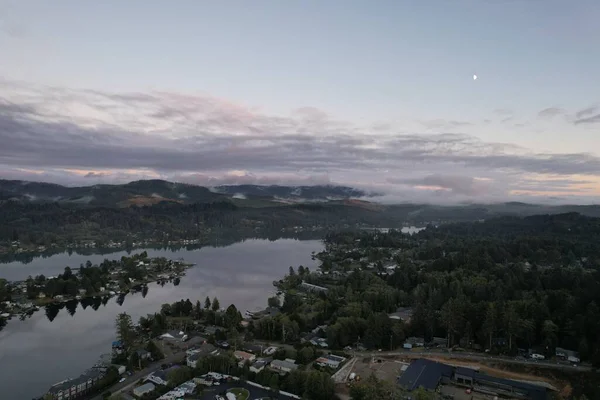 Eine Luftaufnahme Eines Sees Abend — Stockfoto