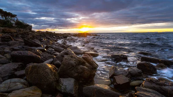 Güneşli Bir Yaz Gününde Güzel Bir Deniz Manzarası — Stok fotoğraf