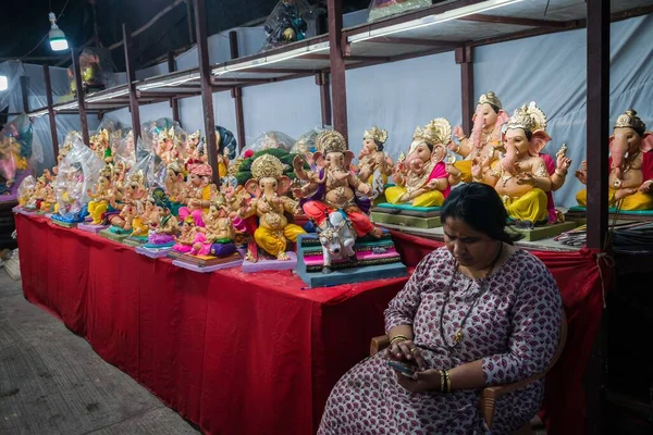 Woman Sitting Workshop Lord Ganesha Idols Mumbai — Stock Photo, Image