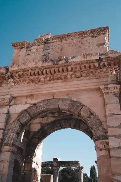 Vertikal Bild Historiska Ruinerna Efesos Antika Stad Izmir Turkiet — Stockfoto
