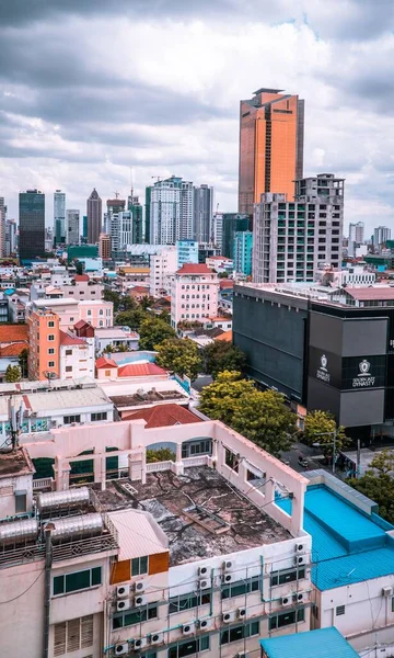 Kasvetli Bir Günde Phnom Penh Şehir Merkezinin Hava Manzarası Dikey — Stok fotoğraf