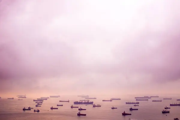 Pembemsi Gökyüzü Denizin Güzel Manzarası Gün Batımında Gemilerle Singapur — Stok fotoğraf