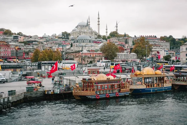 Nézet Hajók Uppon Bosphorus Folyó Isztambulban — Stock Fotó