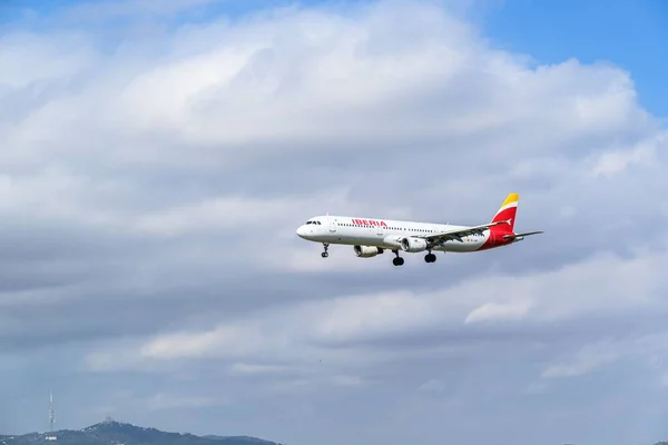 Літак Airbus A321 Компанії Iberia Приземлився Аеропорту Йосипа Тарраделласа — стокове фото
