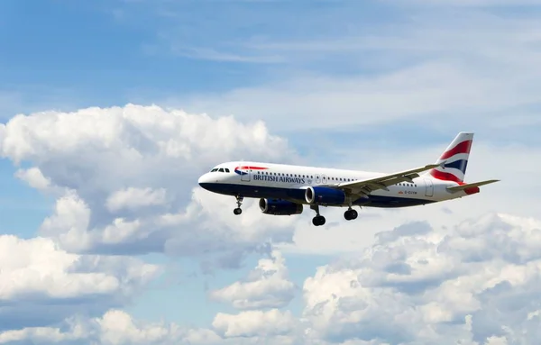 Een Airbus A320 Vliegtuig Van British Airways Luchtvaartmaatschappij Landend Josep — Stockfoto