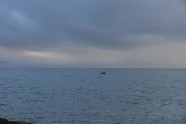 Вид Море Мрачный День Облачный Фон Неба — стоковое фото
