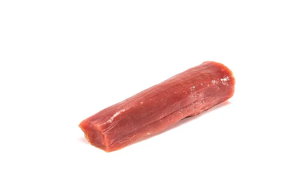 一块在白色背景上隔离的多汁的生红肉 — 图库照片