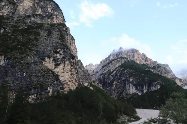 Krajobraz Skalistych Dolomitów Mglistym Niebem Trentino Południowym Tyrolu Włochy — Zdjęcie stockowe