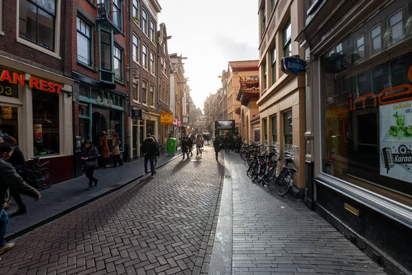 Wąska Uliczka Amsterdamie Wczesnym Rankiem Nowy Rok — Zdjęcie stockowe