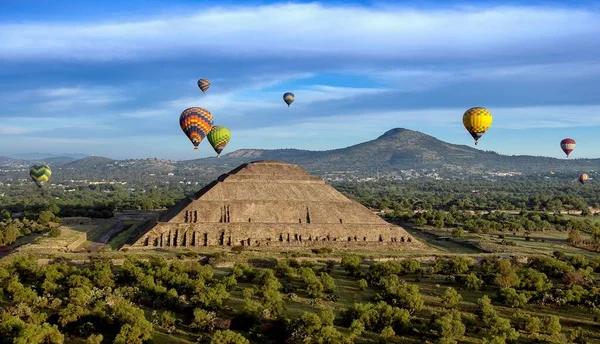 Aerial View Hot Air Balloons Teotihuacan Pyramid Mexico City — Stock Photo, Image