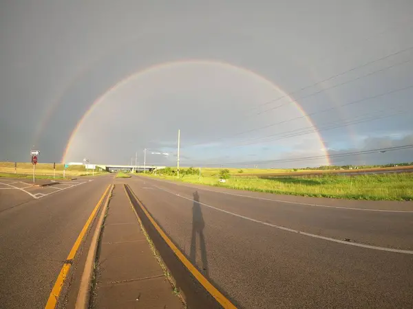 Big Rainbow Gray Sky Asphalt Road Grass Fields North Carolina — Stock Photo, Image