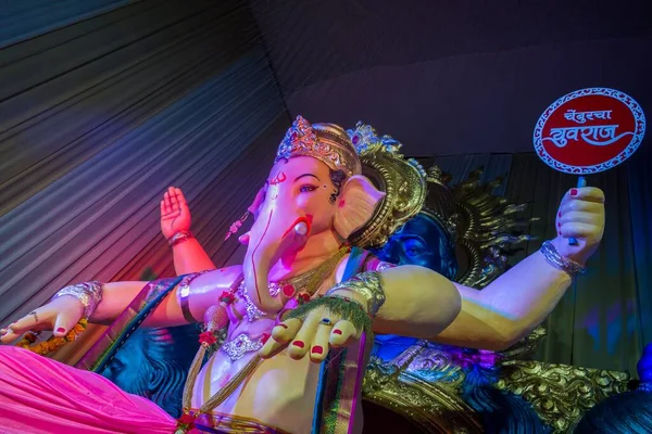 Hermoso Ídolo Del Señor Ganesha Siendo Adorado Mandal Mumbai Por —  Fotos de Stock