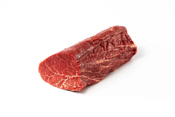 Trozo Jugosa Carne Roja Cruda Aislada Sobre Fondo Blanco — Foto de Stock