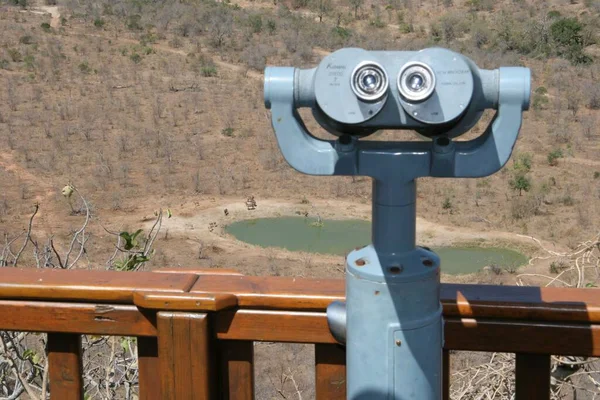 穴の池の上の双眼鏡の眺め南アフリカ — ストック写真