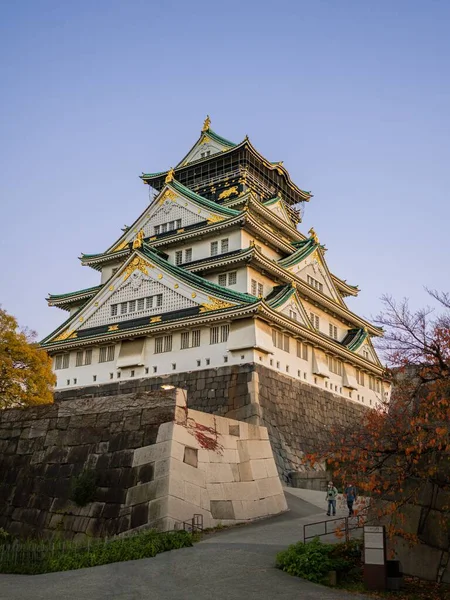 Een Verticaal Schot Van Osaka Castle Park — Stockfoto
