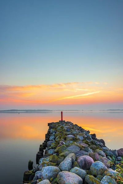 Пирс Порту Грайфсвальд Вик Балтийском Море Восходе Солнца Вертикальный Кадр — стоковое фото