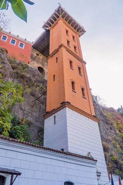 Una Toma Ángulo Bajo Histórica Torre Asansor Elevator Izmir Turquía —  Fotos de Stock