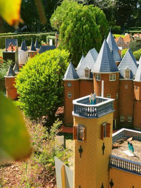 Başrol oyuncusu gerçek olmadığında hikaye sahteydi.