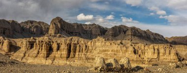 Zanda County, Tibet, Çin 'deki Dünya ormanlarının güzel manzarası..