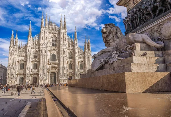 Group Tourists Cathedral Milan — Stock Photo, Image