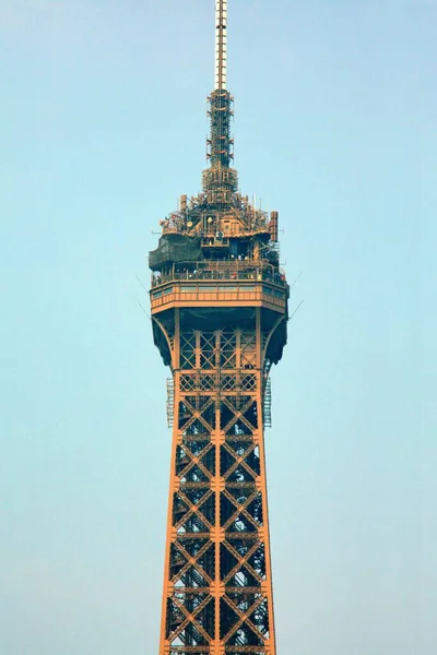 Pionowy Widok Bliska Szczegółową Archeologię Wieży Eifel Paryżu Francja — Zdjęcie stockowe