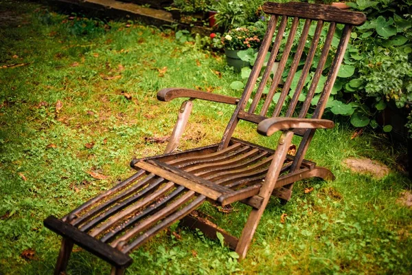 Wooden Lounge Chair Garden — Stock Photo, Image