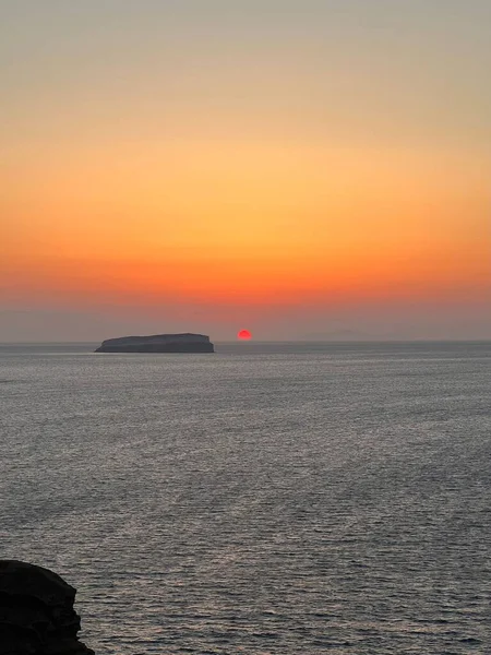 Lebendiger Orangefarbener Sonnenuntergang Horizont Santorin Griechenland — Stockfoto