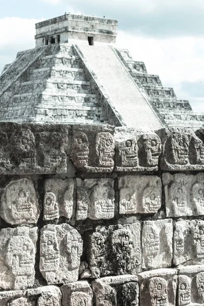 Вертикальний Знімок Храму Кукулкана — стокове фото