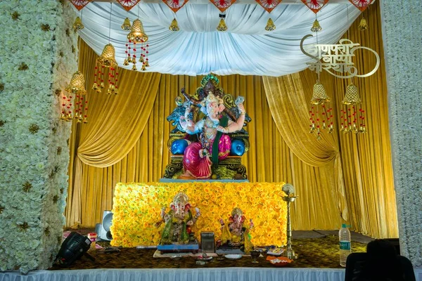 Una Statua Lord Ganesh Mandal Mumbai Festa Indiana Buon Auspicio — Foto Stock