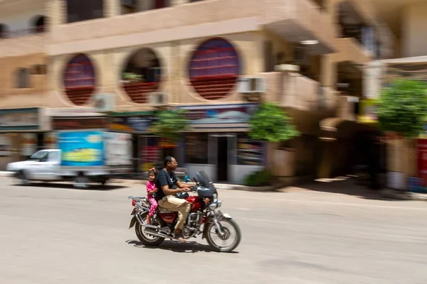 Вид Мотоцикл Движении Улице Города Луксоре Египет — стоковое фото