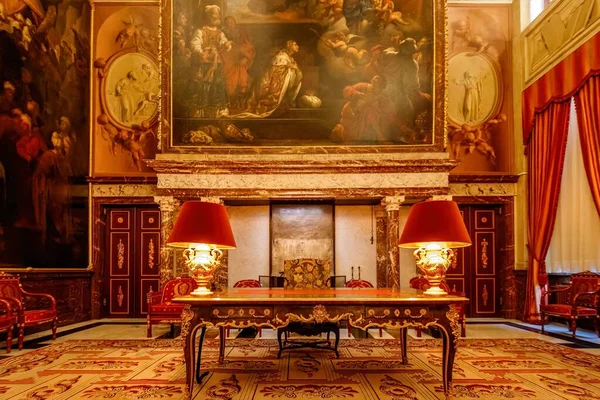 Стіл Короля Королівському Палаці — стокове фото