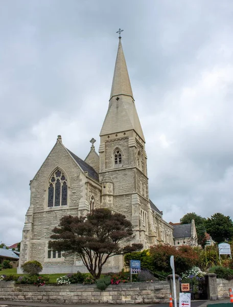 Pionowe Ujęcie Kościoła Anglikańskiego Łukasza Pochmurny Dzień Oamaru Nowa Zelandia — Zdjęcie stockowe