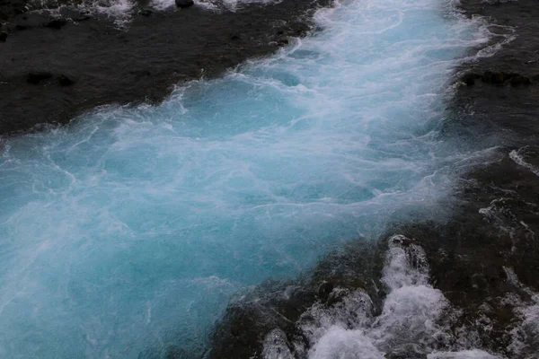Primer Plano Cascada Bruarfoss Que Fluye Sobre Río Bruara Islandia —  Fotos de Stock