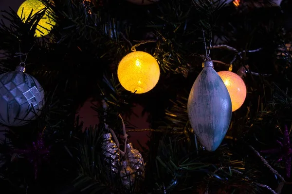 Primer Plano Árbol Navidad Juguetes Luces Guirnaldas —  Fotos de Stock