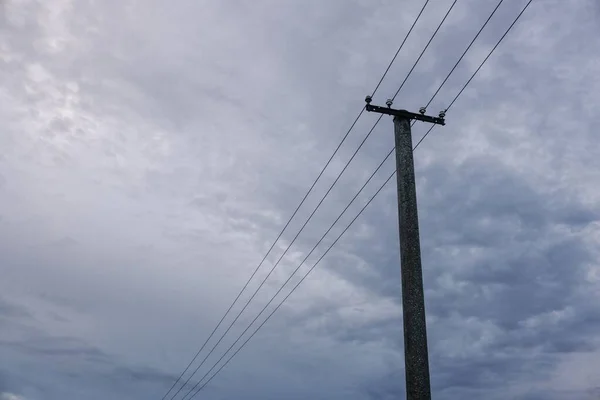 Una Torre Transmisión Cielo Nublado — Foto de Stock