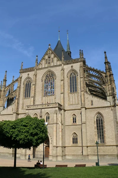 Vertikal Bild Katedralen Barbara Blå Himmel Kutna Hora Tjeckien — Stockfoto