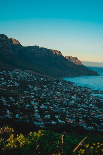 Вертикальный Снимок Залива Кэмпс Морской Скалой Кейптауне Юар — стоковое фото