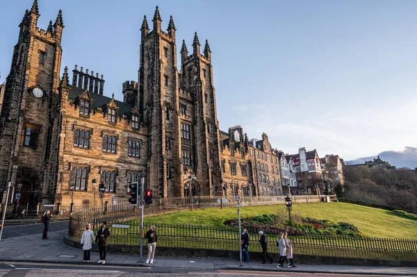 Universidad Edimburgo Desde Calle Día Soleado — Foto de Stock