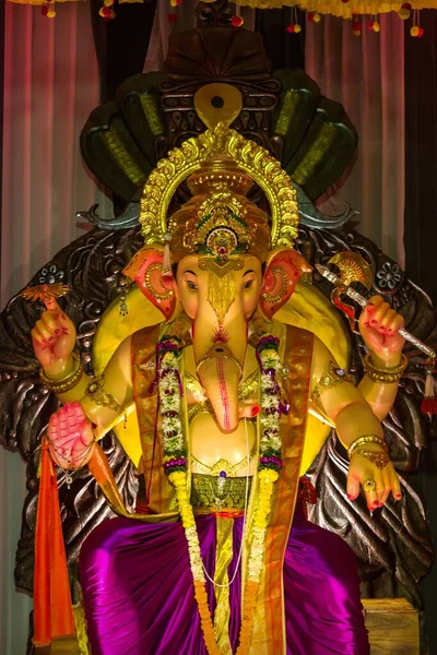 Hermoso Ídolo Del Señor Ganesha Siendo Adorado Mandal Mumbai Para —  Fotos de Stock