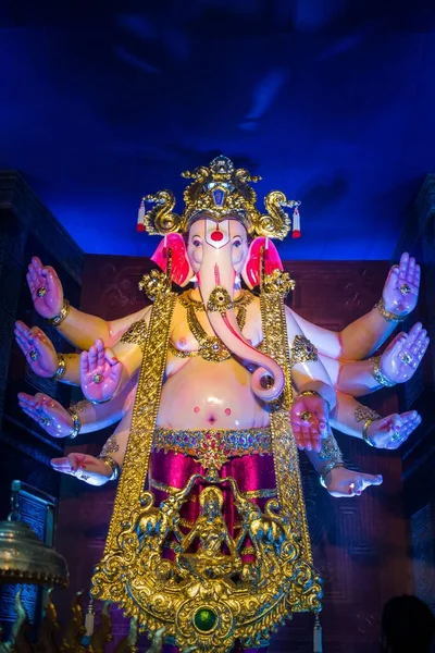 Een Verticaal Schot Van Idool Van Lord Ganesha — Stockfoto