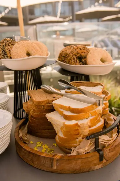 Vertical Shot Platter Sliced Bread Bagels Dinner Buffet — Stock Photo, Image